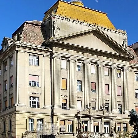 Ultra-central In The Historic Palace *